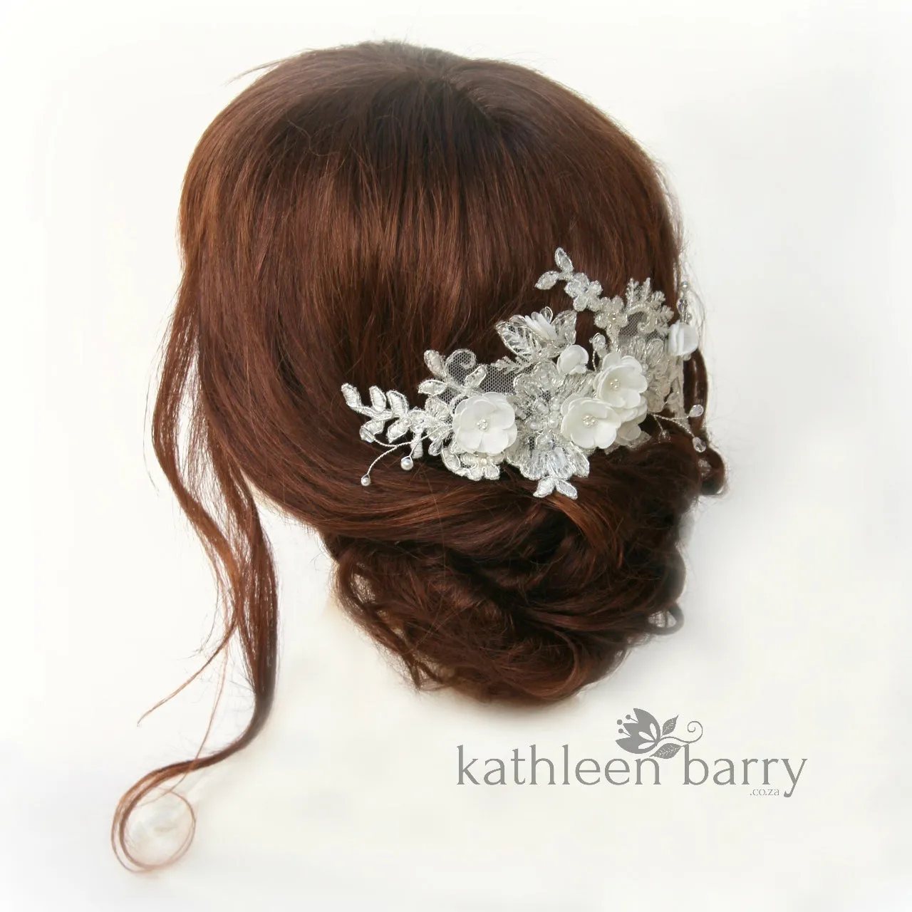 Chanel Floral lace Bridal hair comb - veil comb - ivory off-white