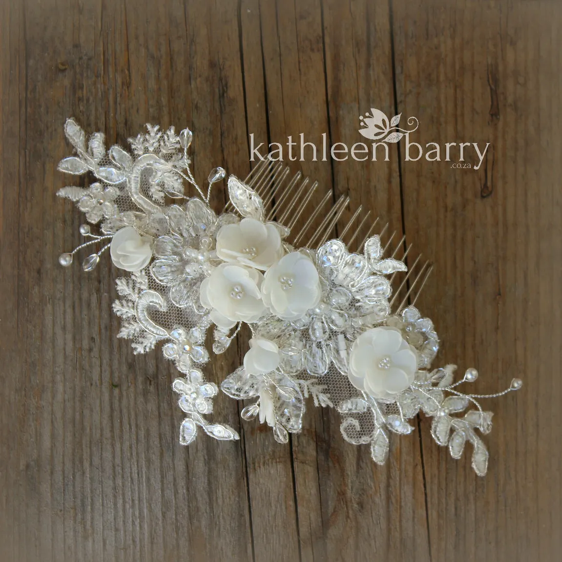 Chanel Floral lace Bridal hair comb - veil comb - ivory off-white