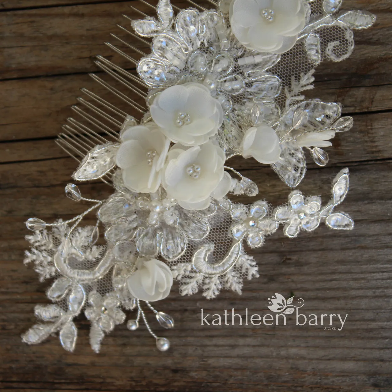 Chanel Floral lace Bridal hair comb - veil comb - ivory off-white