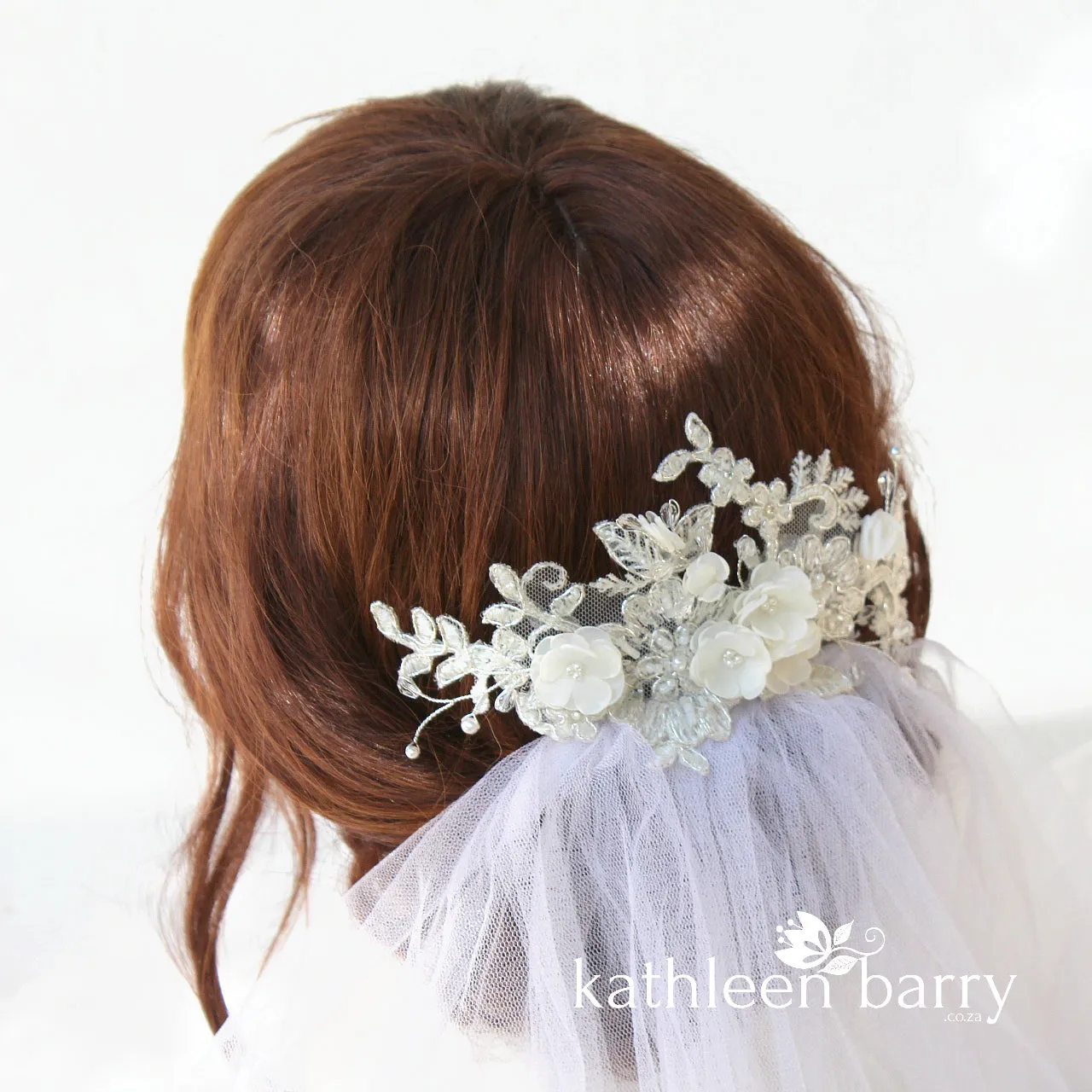 Chanel Floral lace Bridal hair comb - veil comb - ivory off-white