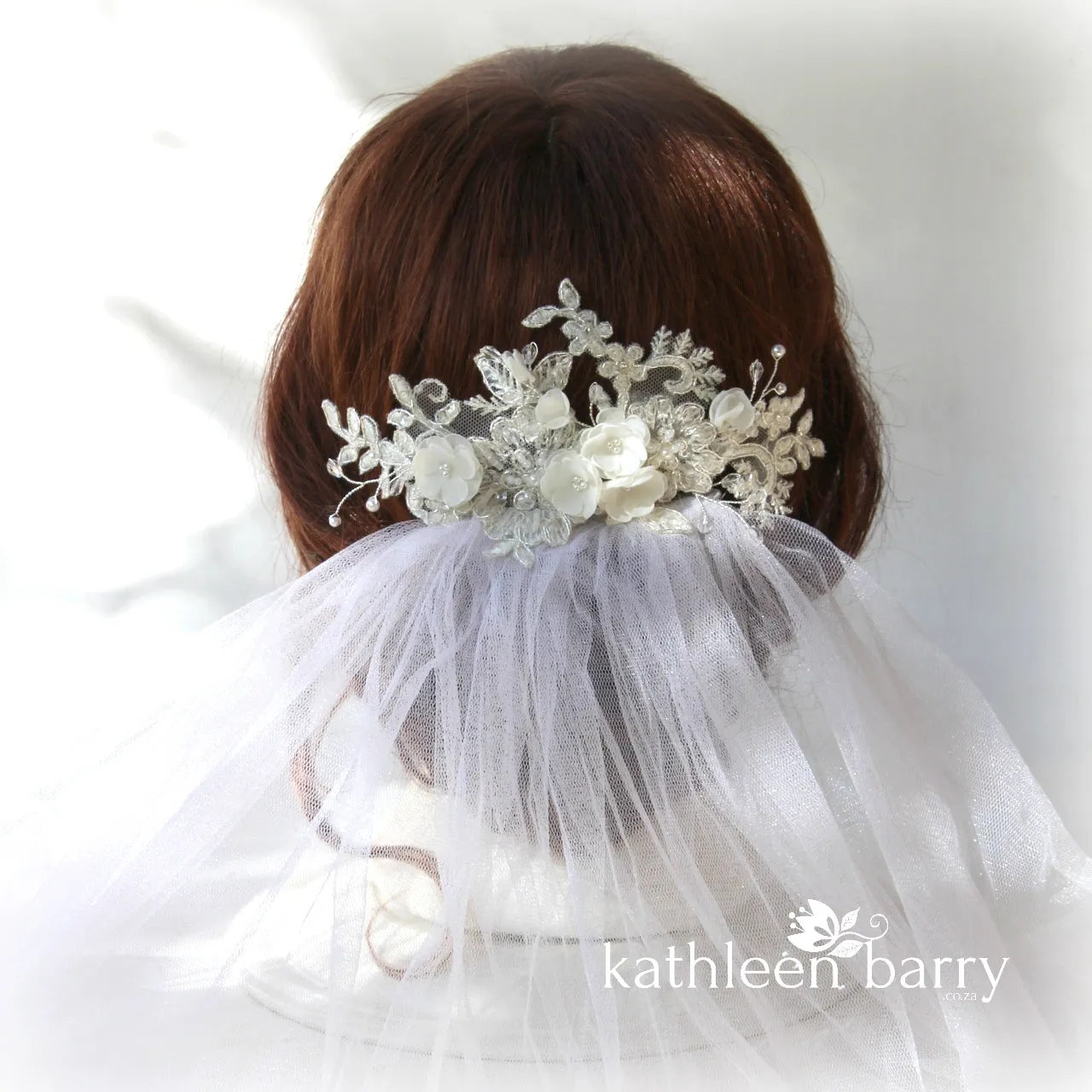 Chanel Floral lace Bridal hair comb - veil comb - ivory off-white